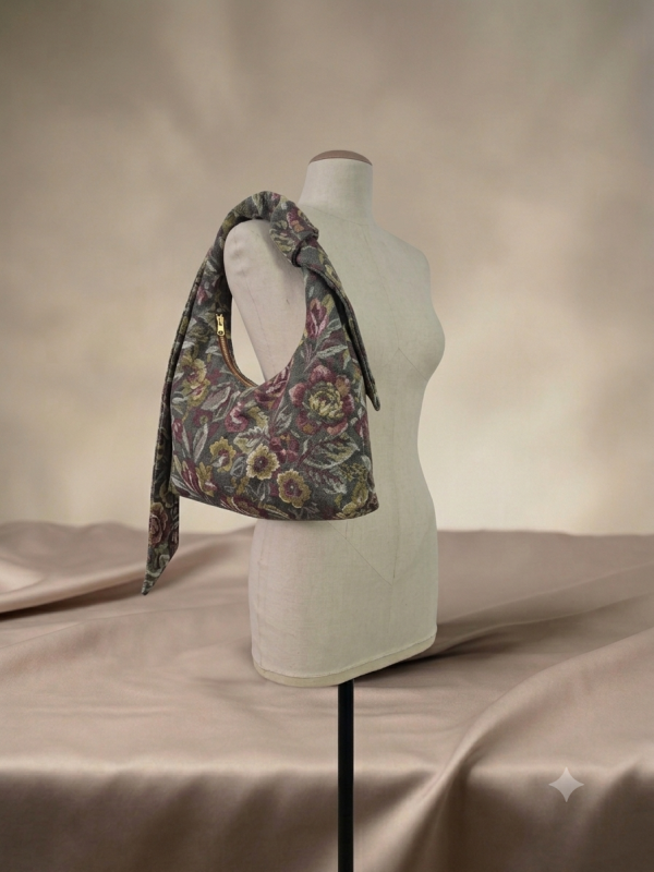 Mala Jacquard Floral Gobelin