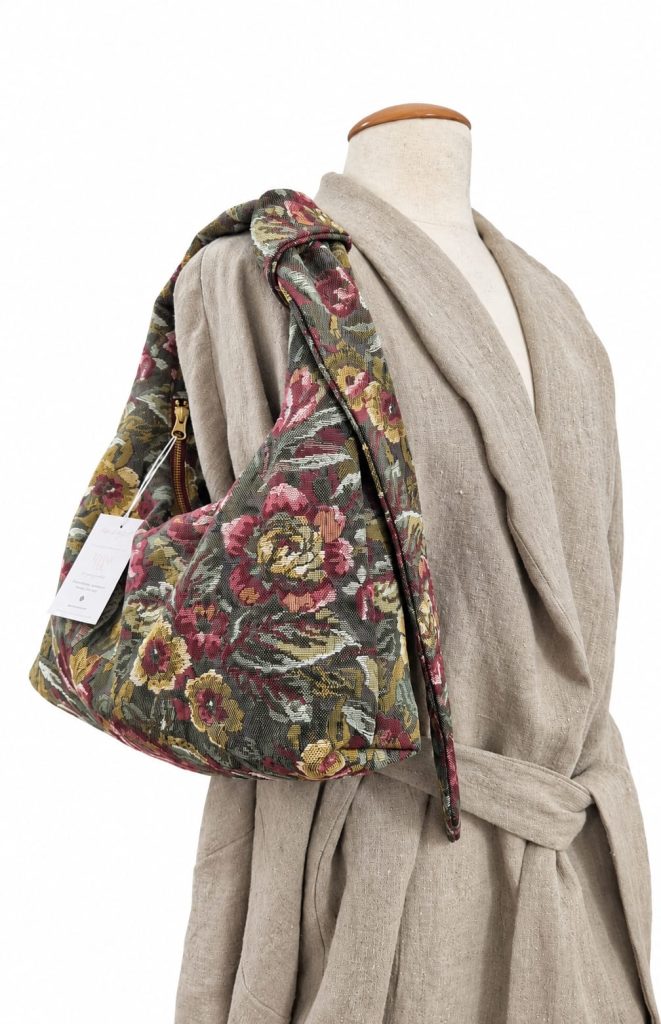 Mala Jacquard Floral Gobelin
